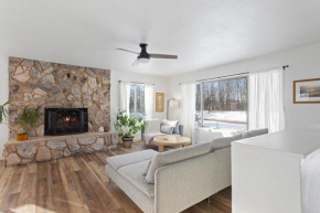 Serene Palmer Home Walk to Downtown and Riverfront!
